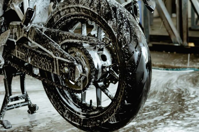 Comment nettoyer des jantes de moto